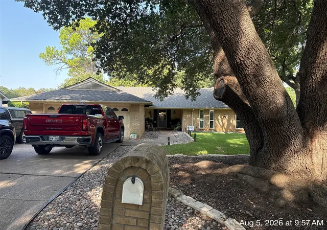 Photo 2 of Single family home for sale at 3900 Lynbrook Ln, Arlington, TX 76015 | MLS# 21356480 | Listing updated on 2026-09-10