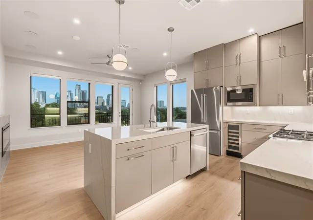 Photo 2 of Sale Pending at 1900 S Ervay St #416, Dallas, TX 75215 | MLS# 21356393 | Listing updated on 2026-10-20