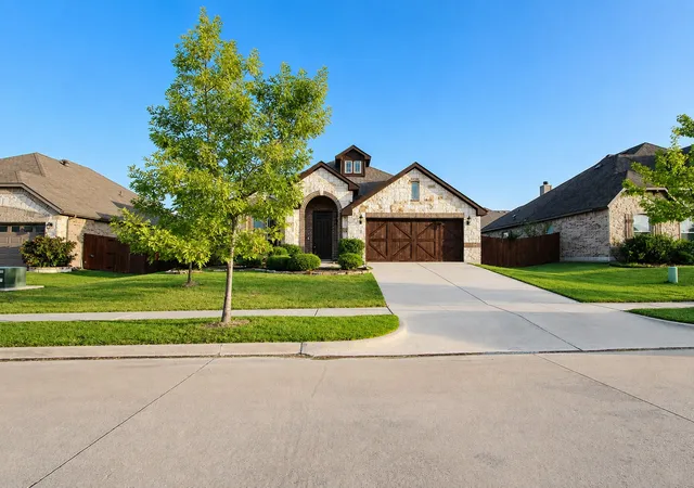 Photo 1 of Single family home for sale at 512 Strait Ln, Waxahachie, TX 75165 | MLS# 21344438 | Listing updated on 2026-09-23