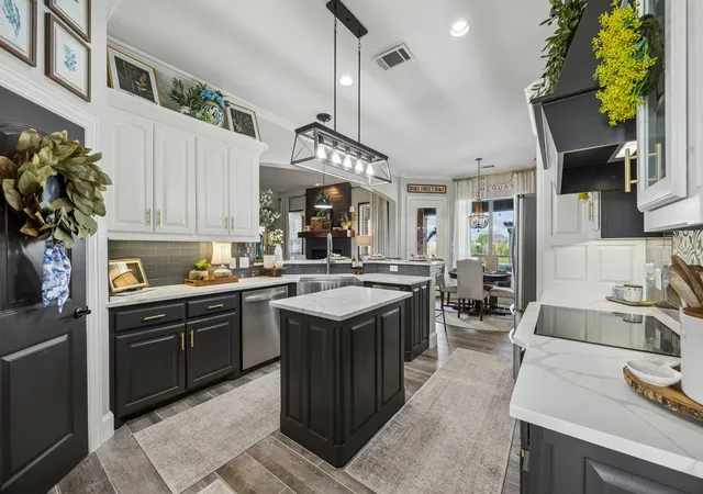 Photo 4 of Sale Pending at 2585 Wincrest Dr, Rockwall, TX 75032 | MLS# 21356568 | Listing updated on 2026-10-01