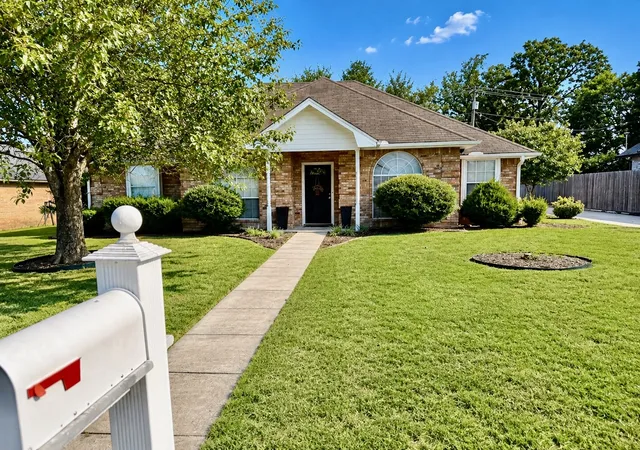 Photo 1 of Single family home for sale at 3910 Castlegate Dr, Paris, TX 75462 | MLS# 21353765 | Listing updated on 2026-09-09