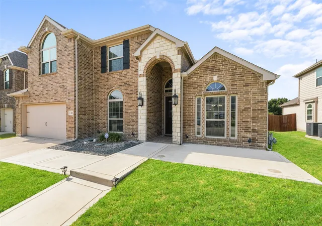 Photo 3 of Single family home for sale at 321 Micco Ln, Fate, TX 75087 | MLS# 21356649 | Listing updated on 2026-09-13