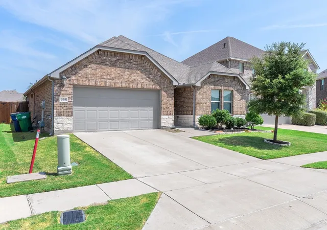 Photo 1 of Sale Pending at 309 Edmund Ln, Rockwall, TX 75087 | MLS# 21356651 | Listing updated on 2026-09-27