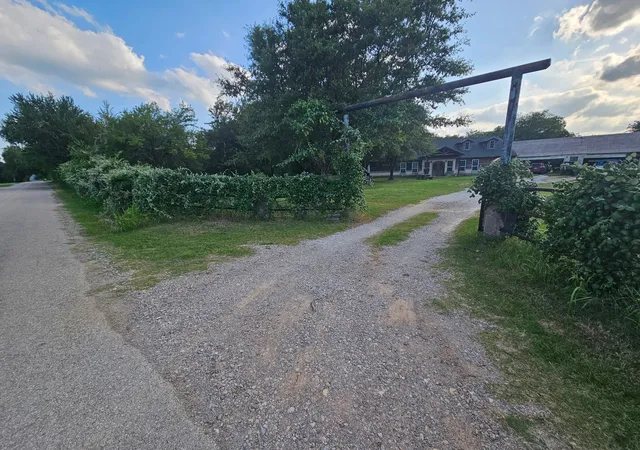 Photo 3 of Single family home for sale at 138 County Road 4876, Newark, TX 76071 | MLS# 21356820 | Listing updated on 2026-09-10