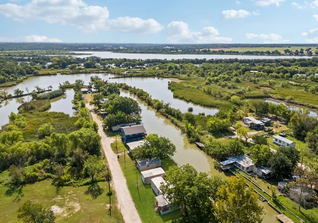 Photo 3 of Manufactured home for sale at 2437 Grapevine Ct, Weatherford, TX 76087 | MLS# 21353355 | Listing updated on 2026-09-08