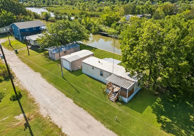 Photo 4 of Manufactured home for sale at 2437 Grapevine Ct, Weatherford, TX 76087 | MLS# 21353355 | Listing updated on 2026-09-25