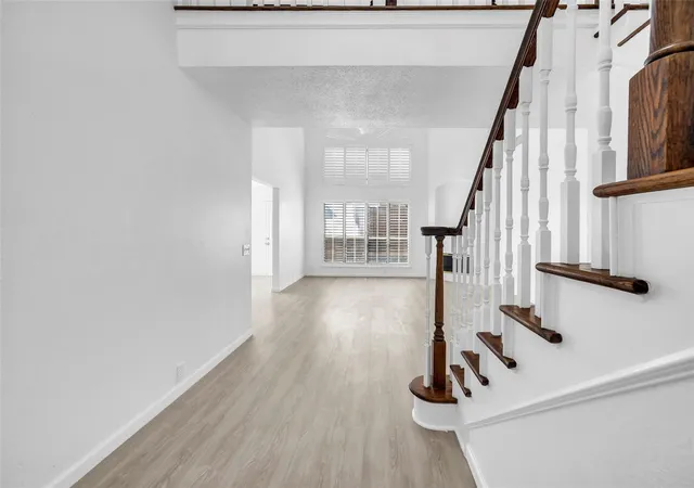 Photo 3 of Sale Pending at 5310 Vista Verde Dr, Arlington, TX 76017 | MLS# 21356440 | Listing updated on 2026-09-14