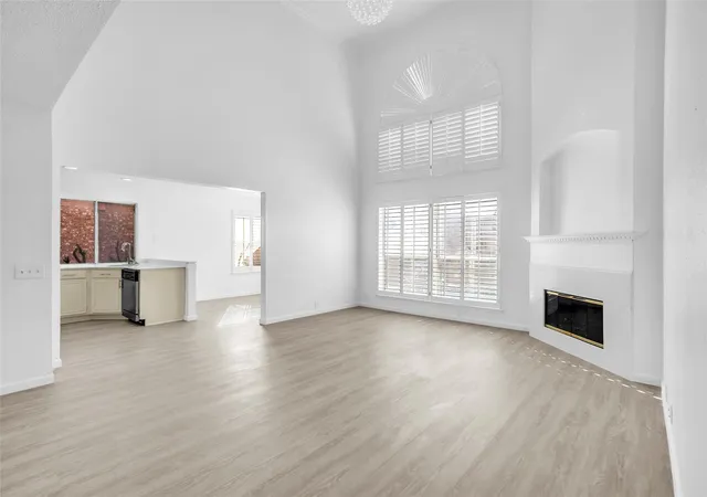 Photo 4 of Sale Pending at 5310 Vista Verde Dr, Arlington, TX 76017 | MLS# 21356440 | Listing updated on 2026-09-14