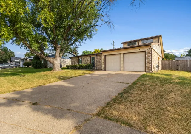 Photo 2 of Single family home for sale at 1007 Elk Grove Dr, Richardson, TX 75081 | MLS# 21355645 | Listing updated on 2026-09-10