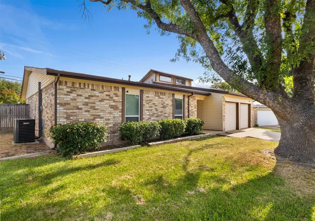 Photo 3 of Single family home for sale at 1007 Elk Grove Dr, Richardson, TX 75081 | MLS# 21355645 | Listing updated on 2026-09-10