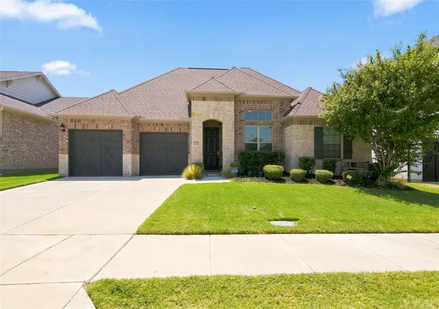 Photo 3 of Single family home for sale at 2913 Sundial Ln, Justin, TX 76247 | MLS# 21356952 | Listing updated on 2026-09-29