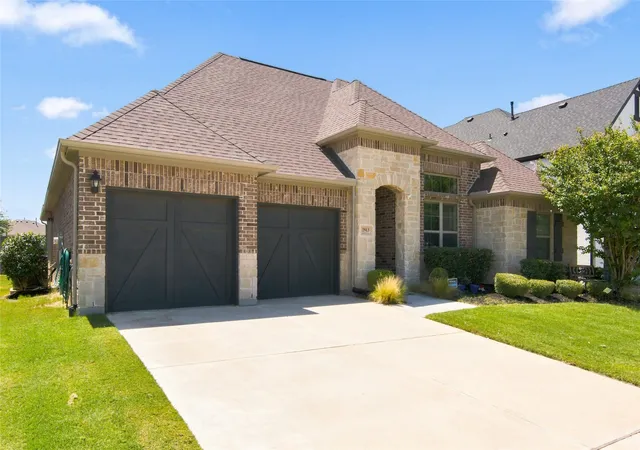 Photo 3 of Single family home for sale at 2913 Sundial Ln, Justin, TX 76247 | MLS# 21356952 | Listing updated on 2026-09-29