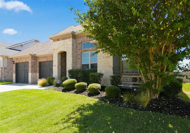Photo 4 of Single family home for sale at 2913 Sundial Ln, Justin, TX 76247 | MLS# 21356952 | Listing updated on 2026-09-29