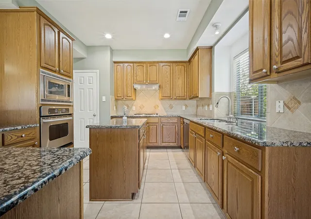 Photo 2 of Single family home for sale at 2909 Lighthouse Dr, Denton, TX 76210 | MLS# 21356953 | Listing updated on 2026-09-20
