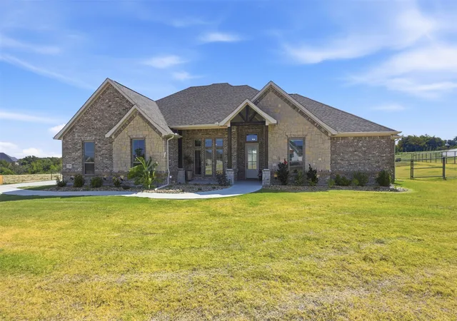 Photo 1 of Single family home for sale at 300 Spanish Oak Ct, Weatherford, TX 76085 | MLS# 21354847 | Listing updated on 2026-10-07