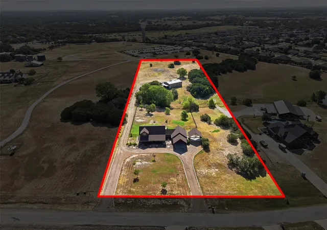 Photo 4 of Single family home for sale at 2407 Wills Way Dr, Granbury, TX 76049 | MLS# 21351686 | Listing updated on 2026-09-10