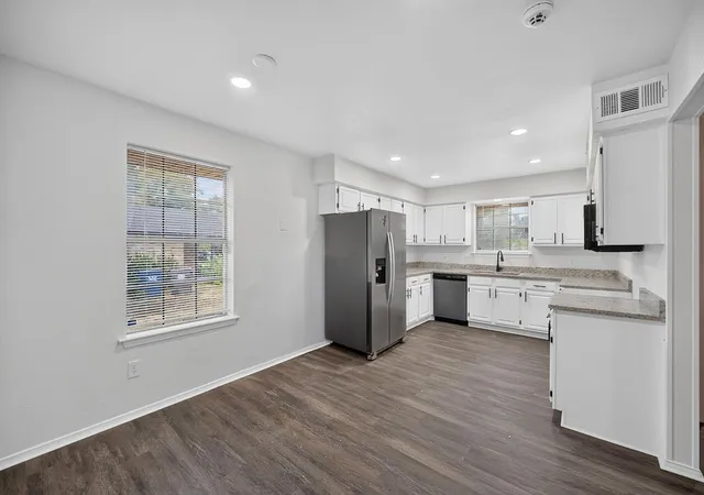 Photo 3 of Single family home for sale at 1715 Jenkins Ln, Glenn Heights, TX 75154 | MLS# 21357048 | Listing updated on 2026-10-05
