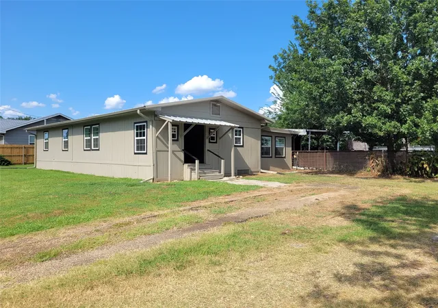 Photo 1 of Single family home for sale at 735 Sw 1st, Detroit, TX 75436 | MLS# 21356790 | Listing updated on 2026-09-13