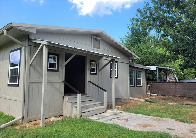 Photo 2 of Single family home for sale at 735 Sw 1st, Detroit, TX 75436 | MLS# 21356790 | Listing updated on 2026-09-13