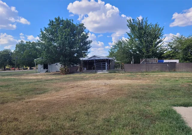 Photo 3 of Single family home for sale at 735 Sw 1st, Detroit, TX 75436 | MLS# 21356790 | Listing updated on 2026-09-13