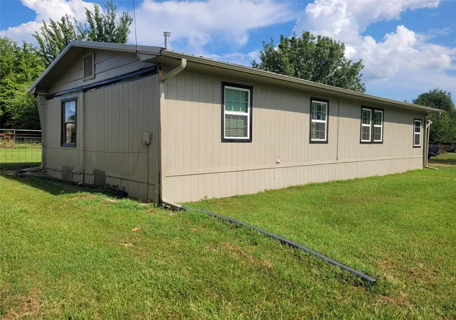 Photo 3 of Single family home for sale at 735 Sw 1st, Detroit, TX 75436 | MLS# 21356790 | Listing updated on 2026-10-05