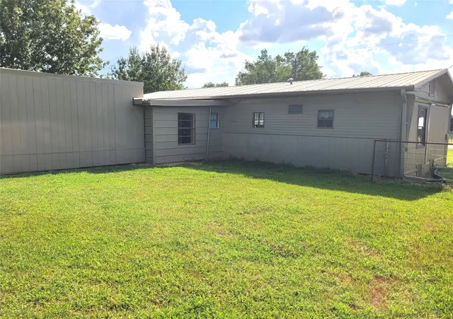 Photo 3 of Single family home for sale at 735 Sw 1St, Detroit, TX 75436 | MLS# 21356790 | Listing updated on 2026-10-05