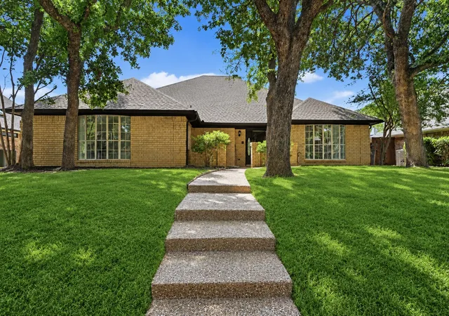 Photo 1 of Single family home for sale at 4504 Lake Park Dr, Arlington, TX 76016 | MLS# 21356196 | Listing updated on 2026-09-15