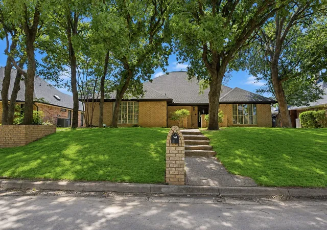 Photo 2 of Single family home for sale at 4504 Lake Park Dr, Arlington, TX 76016 | MLS# 21356196 | Listing updated on 2026-09-15