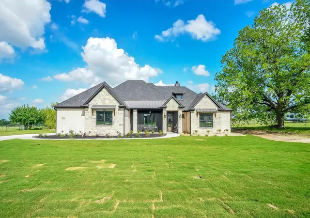 Photo 3 of Single family home for sale at 1028 Henry Way Rd, Springtown, TX 76082 | MLS# 21357130 | Listing updated on 2026-09-09