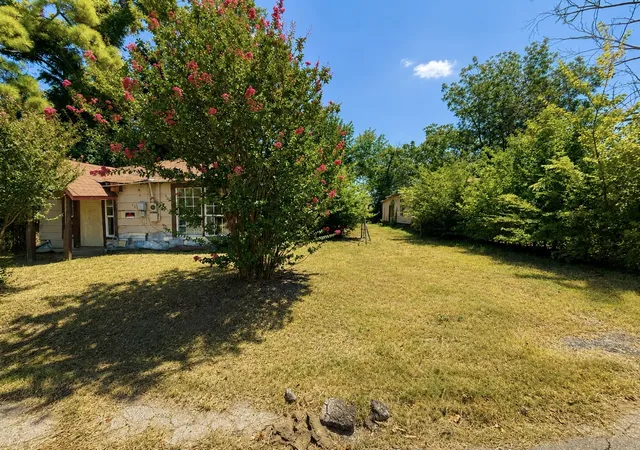 Photo 2 of Single family home for sale at 921 S Medora St, Terrell, TX 75160 | MLS# 21357147 | Listing updated on 2026-10-03