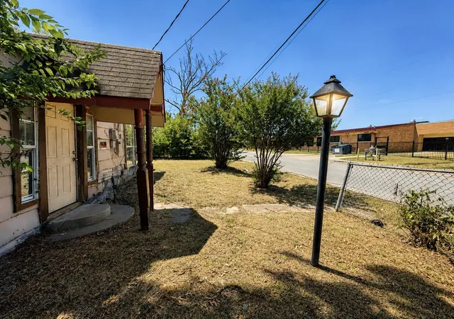 Photo 3 of Single family home for sale at 921 S Medora St, Terrell, TX 75160 | MLS# 21357147 | Listing updated on 2026-10-03
