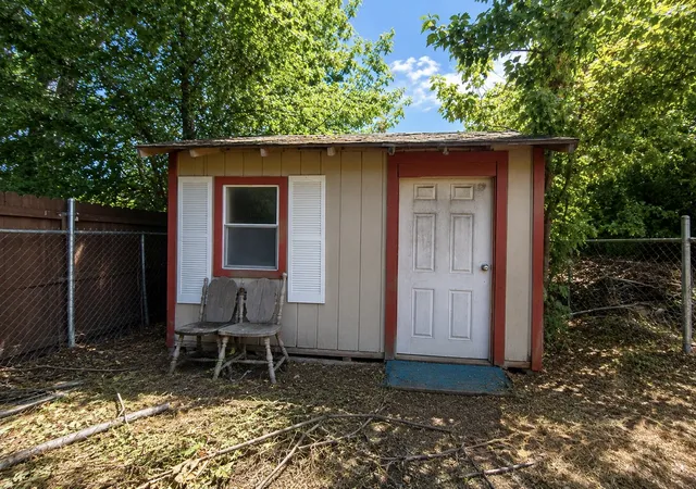 Photo 4 of Single family home for sale at 921 S Medora St, Terrell, TX 75160 | MLS# 21357147 | Listing updated on 2026-10-03