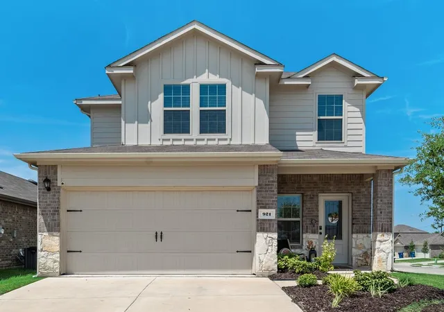 Photo 2 of Single family home for sale at 921 Corral St, Royse City, TX 75189 | MLS# 21354459 | Listing updated on 2026-09-11