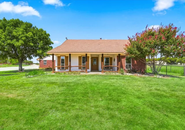 Photo 1 of Single family home for sale at 11555 Plainview Rd, Krum, TX 76249 | MLS# 21325436 | Listing updated on 2026-09-13