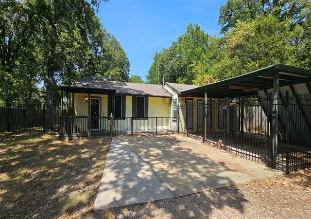 Photo 1 of Single family home for sale at 509 Hillcrest Dr, Tool, TX 75143 | MLS# 21357170 | Listing updated on 2026-09-15