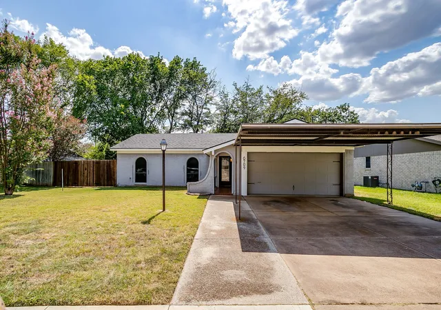 Photo 3 of Single family home for sale at 6709 Summit Ridge Dr, Watauga, TX 76148 | MLS# 21357219 | Listing updated on 2026-09-28