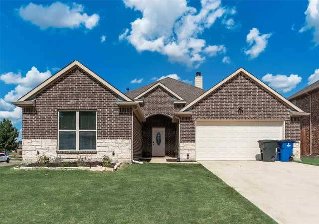 Photo 1 of Single family home for sale at 2808 Park St, Ennis, TX 75119 | MLS# 21349518 | Listing updated on 2026-09-09