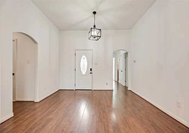 Photo 4 of Single family home for sale at 2808 Park St, Ennis, TX 75119 | MLS# 21349518 | Listing updated on 2026-09-09
