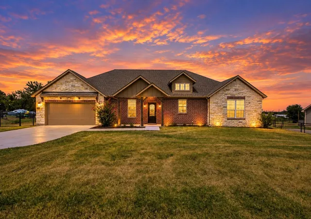 Photo 1 of Single family home for sale at 1009 Northern Oaks Ct, Springtown, TX 76082 | MLS# 21357231 | Listing updated on 2026-09-12