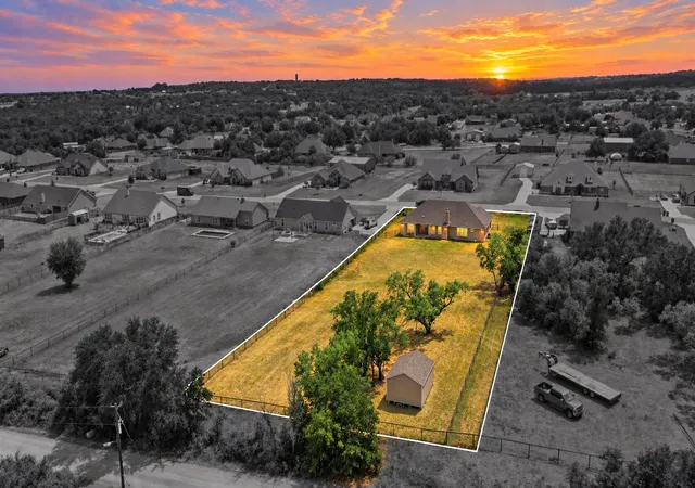 Photo 2 of Single family home for sale at 1009 Northern Oaks Ct, Springtown, TX 76082 | MLS# 21357231 | Listing updated on 2026-09-12