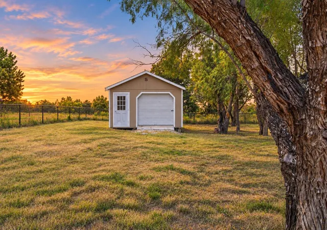Photo 3 of Single family home for sale at 1009 Northern Oaks Ct, Springtown, TX 76082 | MLS# 21357231 | Listing updated on 2026-09-12