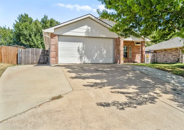 Photo 4 of Sale Pending at 1626 Canary Island Ct, Dallas, TX 75217 | MLS# 21357297 | Listing updated on 2026-09-10