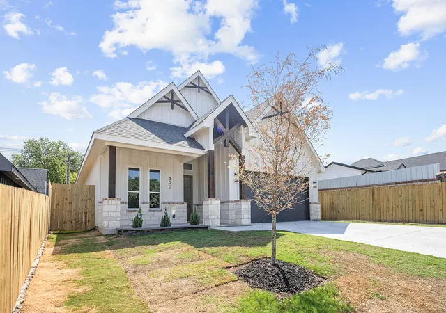 Photo 3 of Single family home for sale at 3203 Nw 33rd St, Fort Worth, TX 76106 | MLS# 21357315 | Listing updated on 2026-09-08