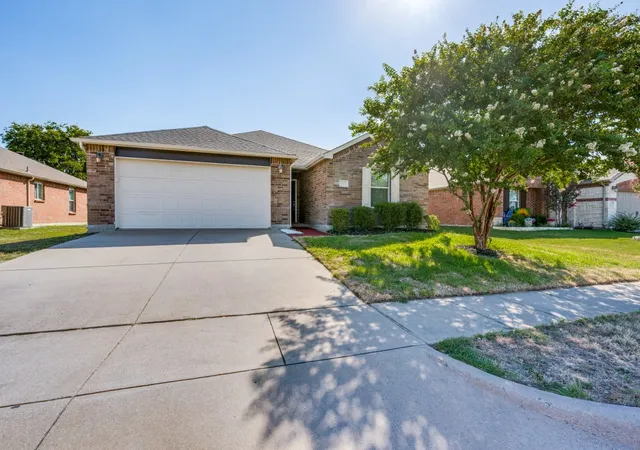 Photo 1 of Single family home for sale at 1281 Wysteria Ln, Burleson, TX 76028 | MLS# 21339246 | Listing updated on 2026-09-14