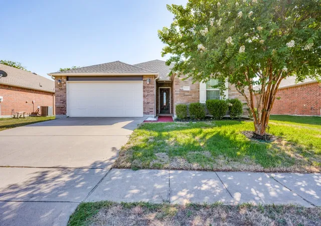 Photo 2 of Single family home for sale at 1281 Wysteria Ln, Burleson, TX 76028 | MLS# 21339246 | Listing updated on 2026-09-14
