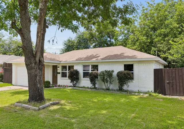 Photo 4 of Sale Pending at 747 High School Dr, Seagoville, TX 75159 | MLS# 21357351 | Listing updated on 2026-09-23