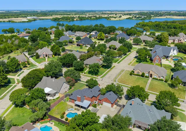 Photo 1 of Single family home for sale at 1907 Clearview Dr, Ennis, TX 75119 | MLS# 21356905 | Listing updated on 2026-09-14