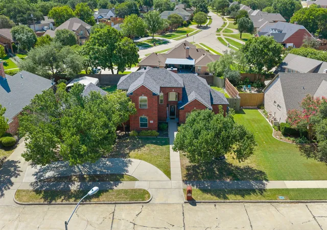 Photo 2 of Single family home for sale at 1907 Clearview Dr, Ennis, TX 75119 | MLS# 21356905 | Listing updated on 2026-09-14