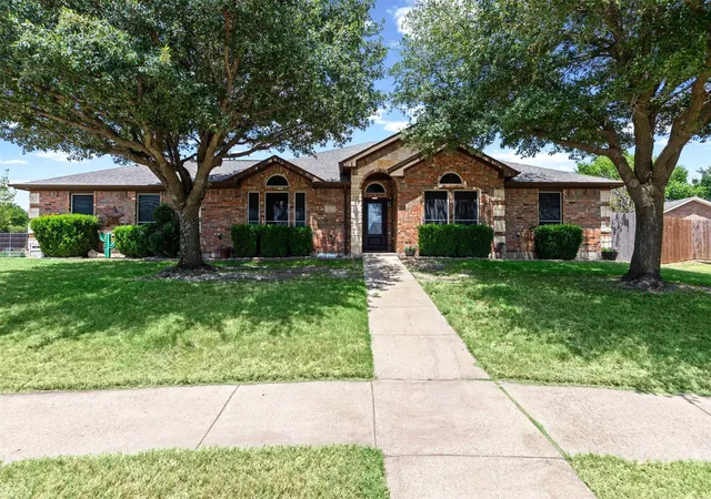 Photo 2 of Single family home for sale at 4621 Cedar Run Dr, Midlothian, TX 76065 | MLS# 21347515 | Listing updated on 2026-09-16