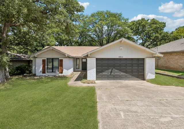 Photo 1 of Single family home for sale at 4311 Rockwood Trl, Arlington, TX 76016 | MLS# 21356693 | Listing updated on 2026-09-11